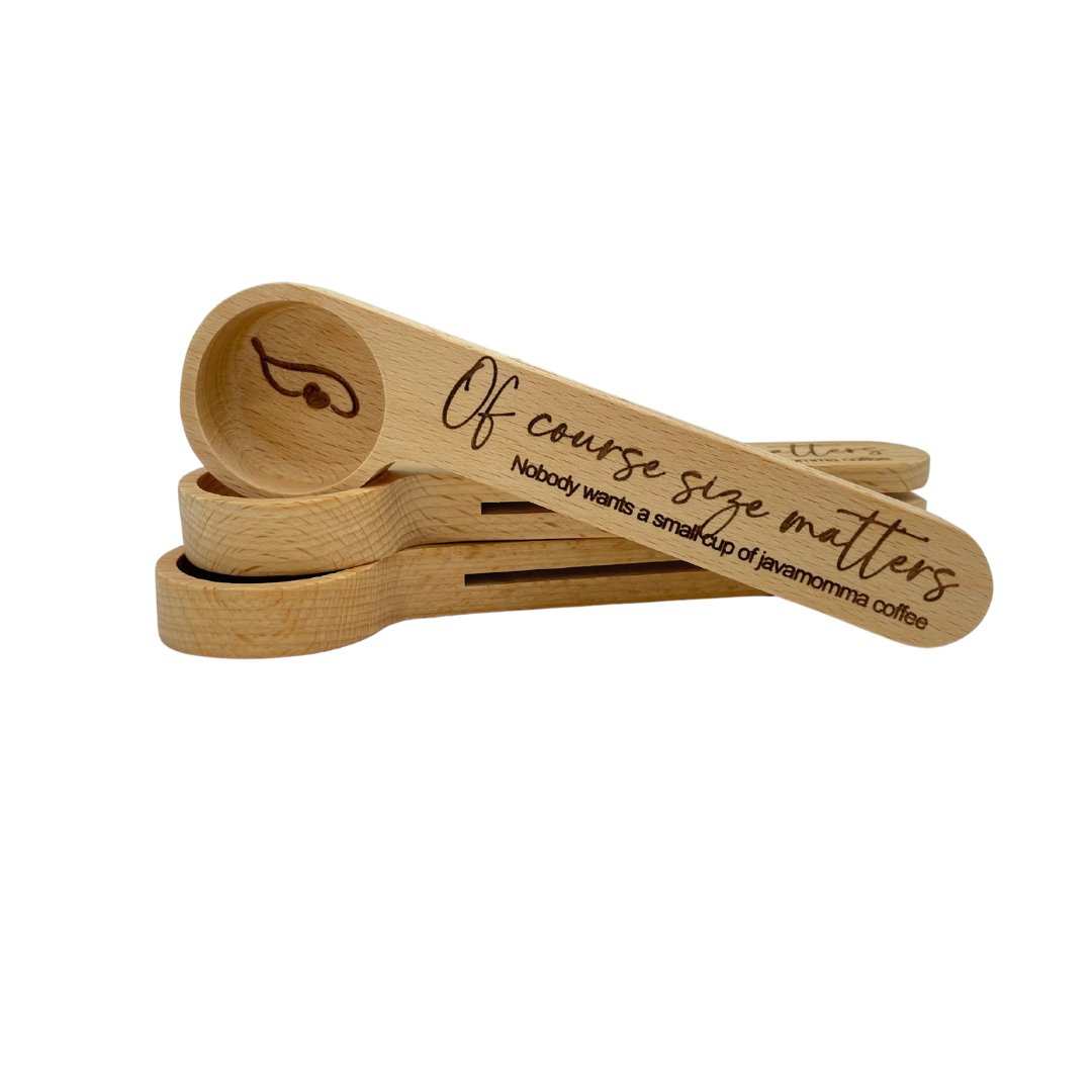 The Of Course Size Matters! Wooden Coffee Scoop is a 1 TBSP clip-on spoon engraved with Of course size matters. Nobody wants a small cup of janamomma coffee and features a coffee bean illustration.